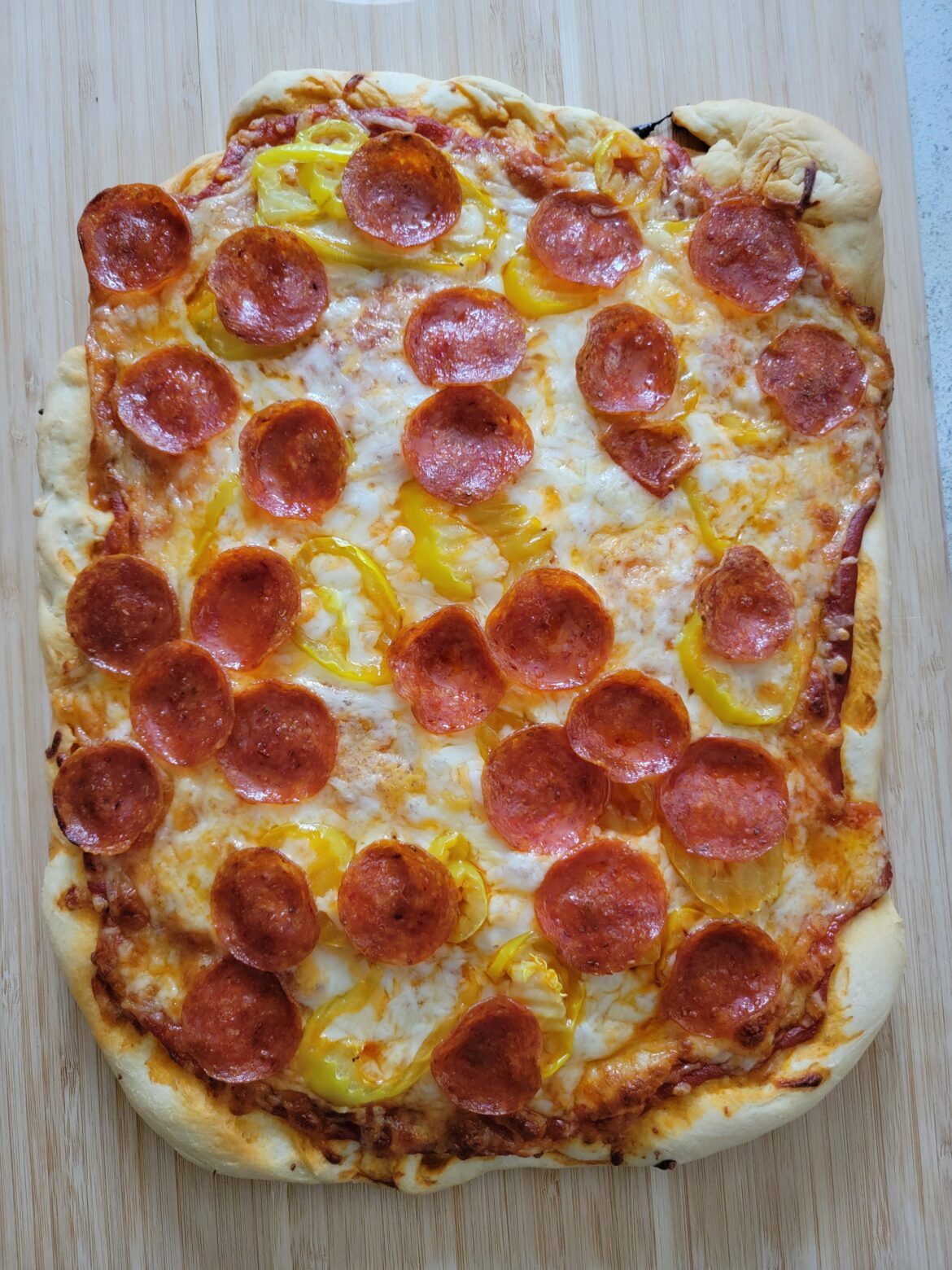 [Homemade] pepperoni and banana pepper pizza