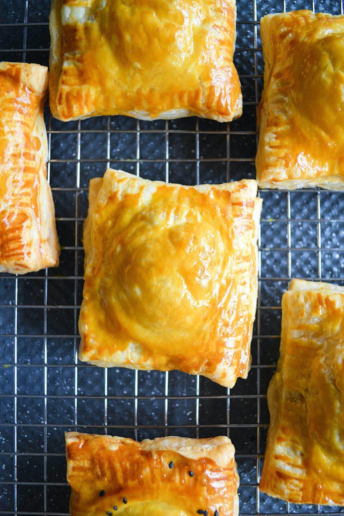 Baked Vietnamese Pork Meat Pies - Pâté chaud (bánh patê sô)