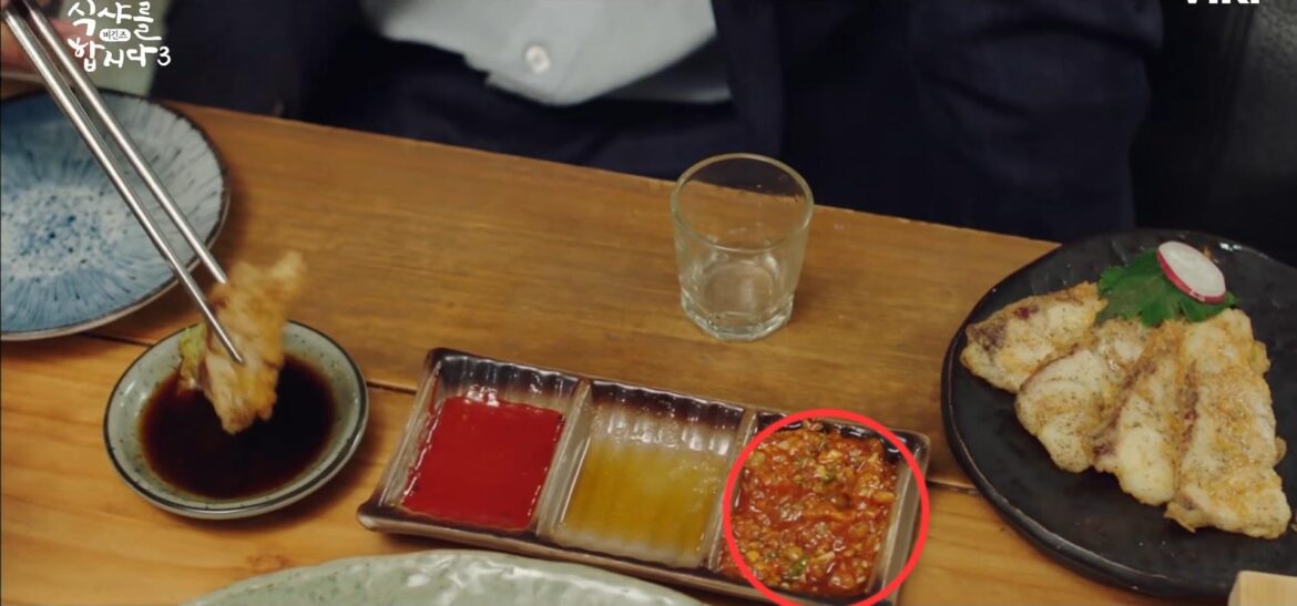 What is this (in the red circle) from Let's Eat (S3E1)