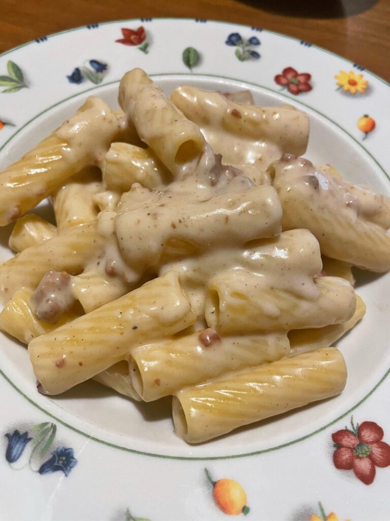 Tortiglioni with Pecorino fondue and sausage