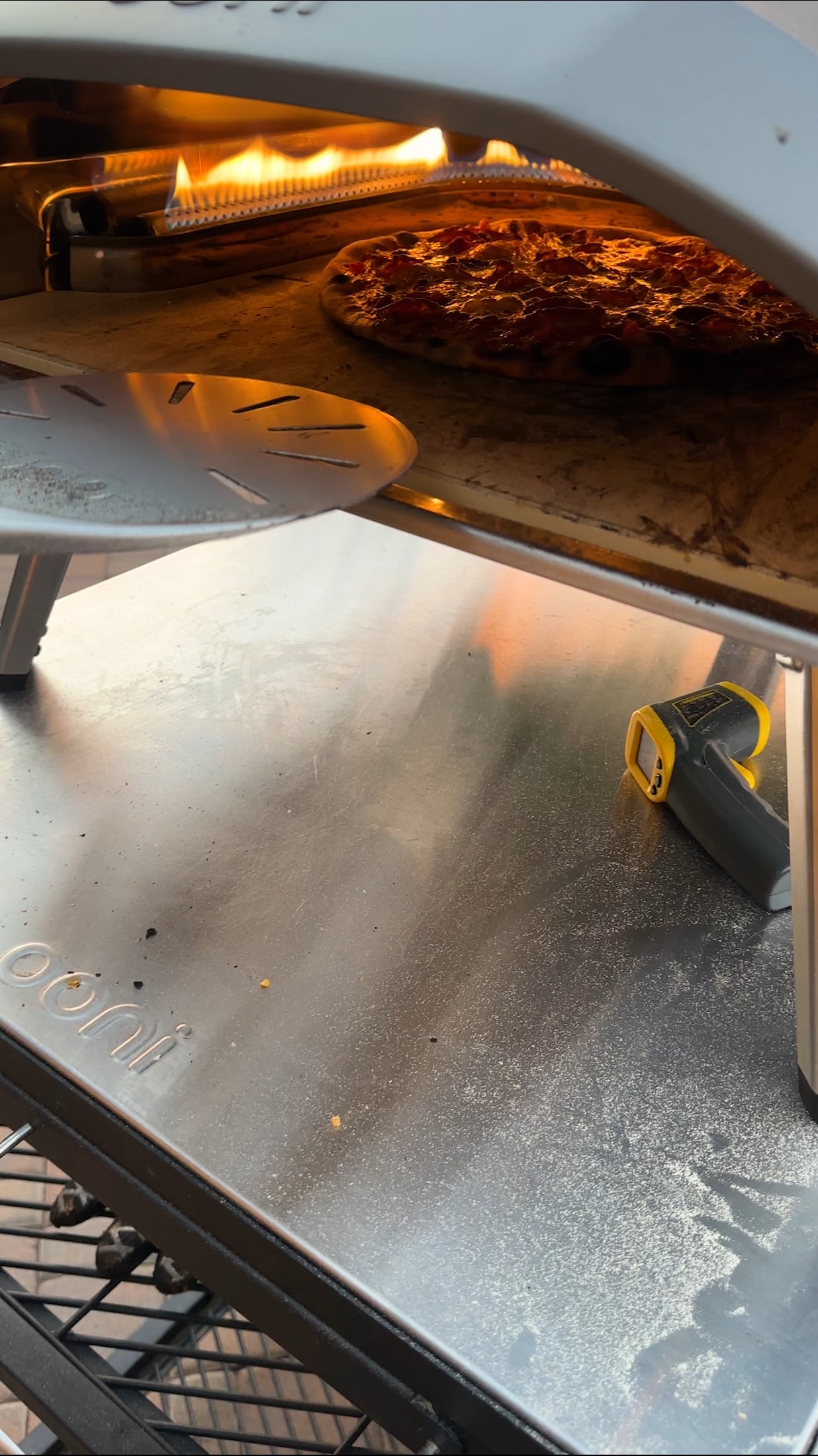 Sizzlin' Mozzarella & Calabrese Salame Pizza! Dining and Cooking