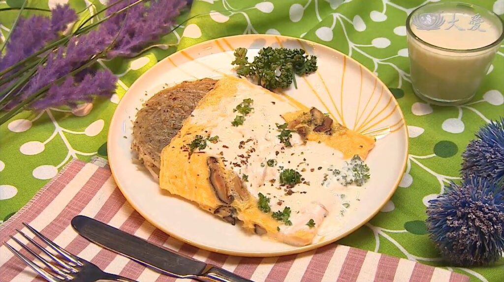 Hash Brown with Mushroom Omelet