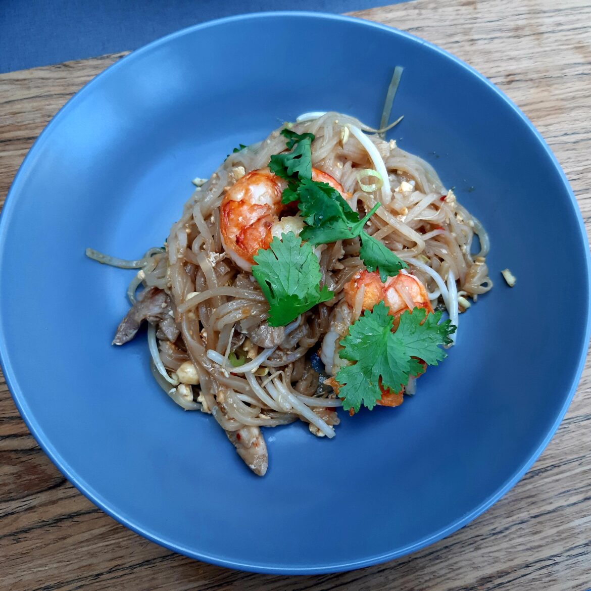 Pad Thai with chicken and shrimp