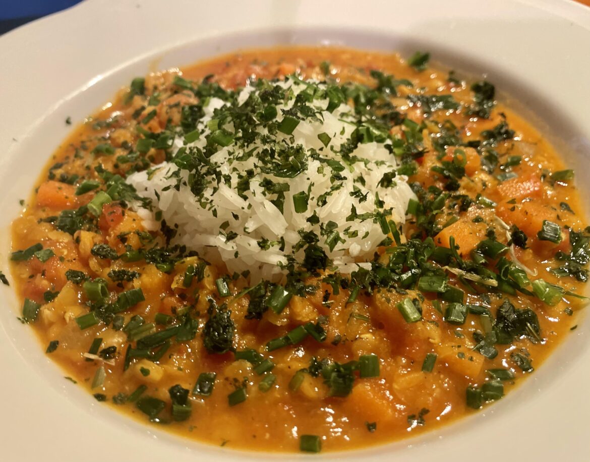 Lentil curry with rice