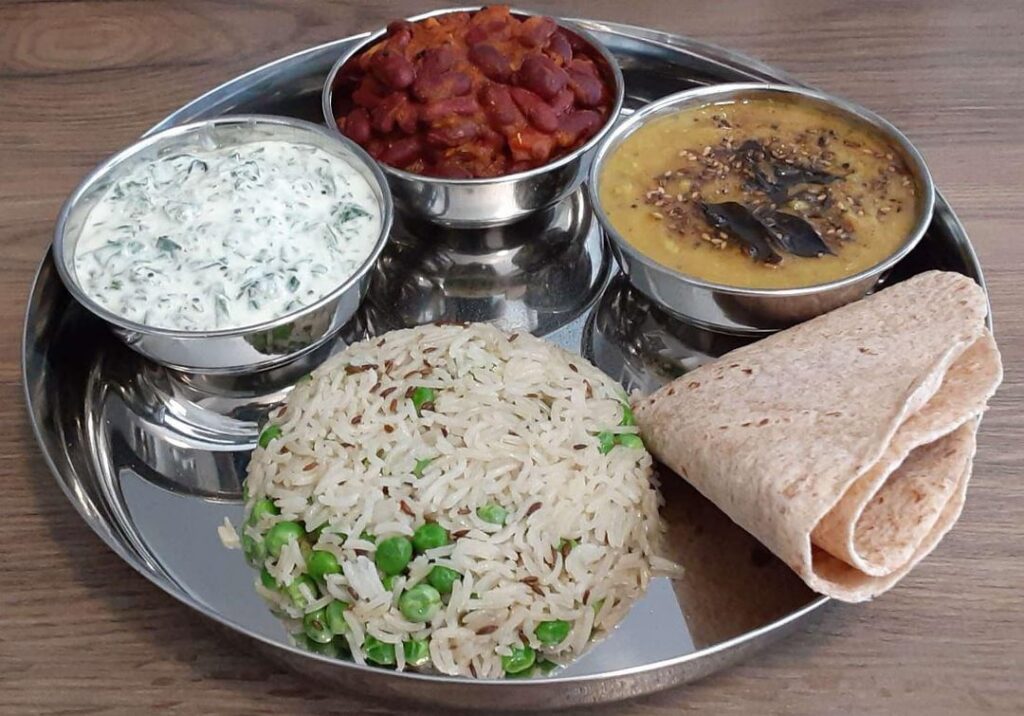Veg Thali: Rajma Masala, Masoor Dal, Mattar Pulao, Palak Raita