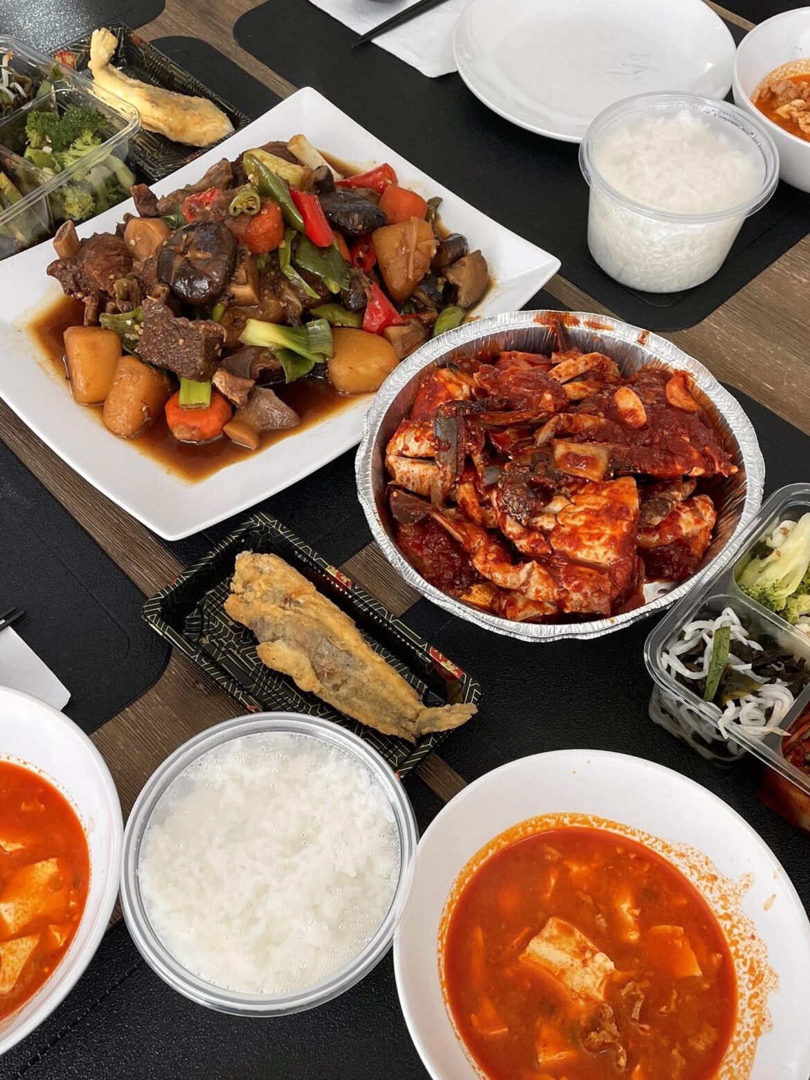 We had galbi-jjim, yangnyeom gejang, sundubu jjigae, fried fish/banchan for lunch 😋