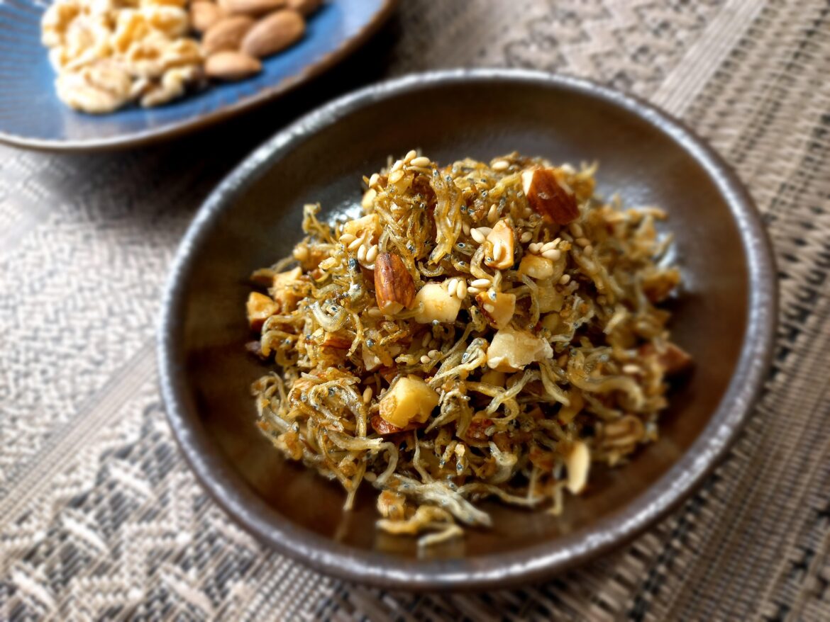 Homemade myeolchi bokkeum! (crunchy stir fried anchovies w/ almonds and walnuts)
