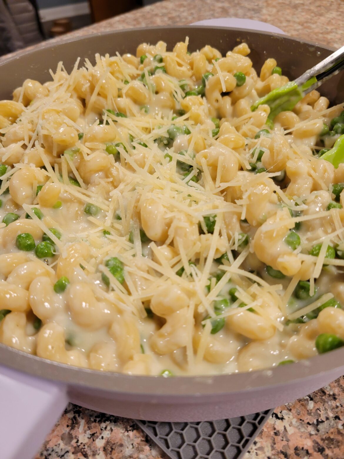 Oat milk alfredo with goat cheese and peas