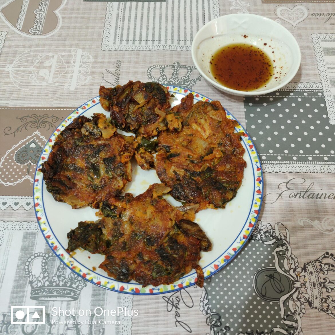 김치전 - Kimchi pancake, I tried, but failed to get it whole in the plate