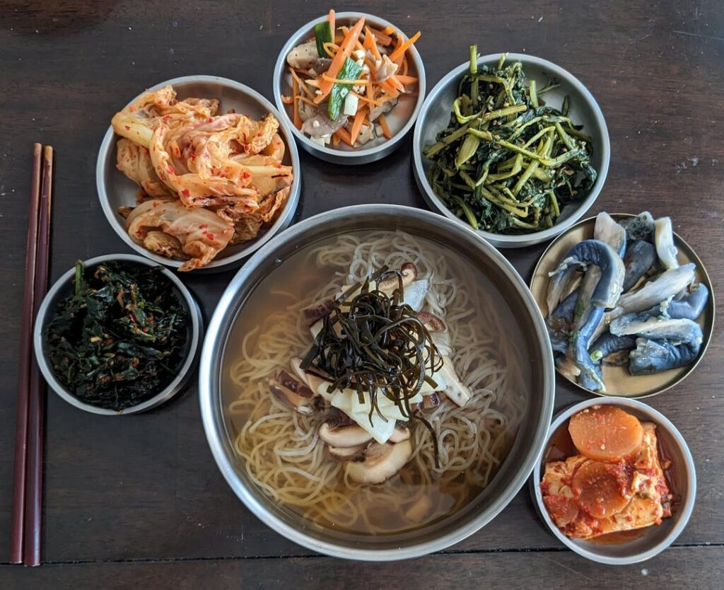 Winter mul naengmyeon and jjajangbap