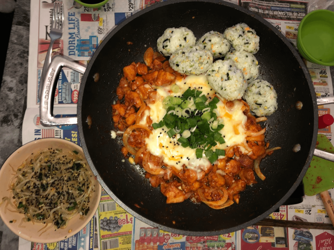 Dakgalbi with rice balls 🥰