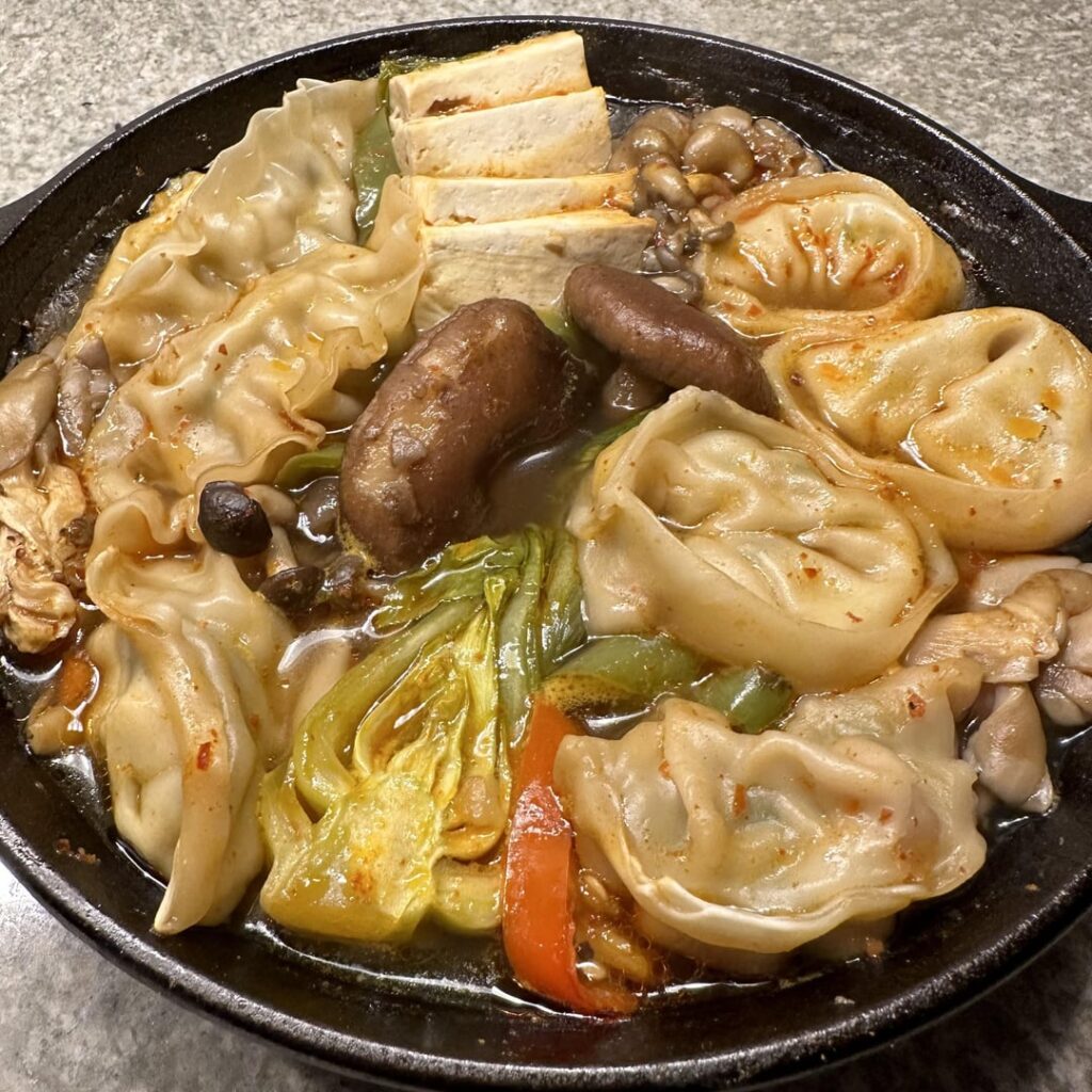 Monday mandu (it's a jeongol out there)