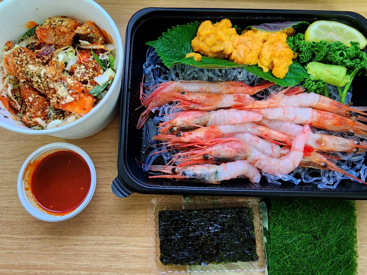 Sweet shrimp, sea urchin "parts", and a mini hwaedeopbap! (단새우회, 성게알, 회덮밥)