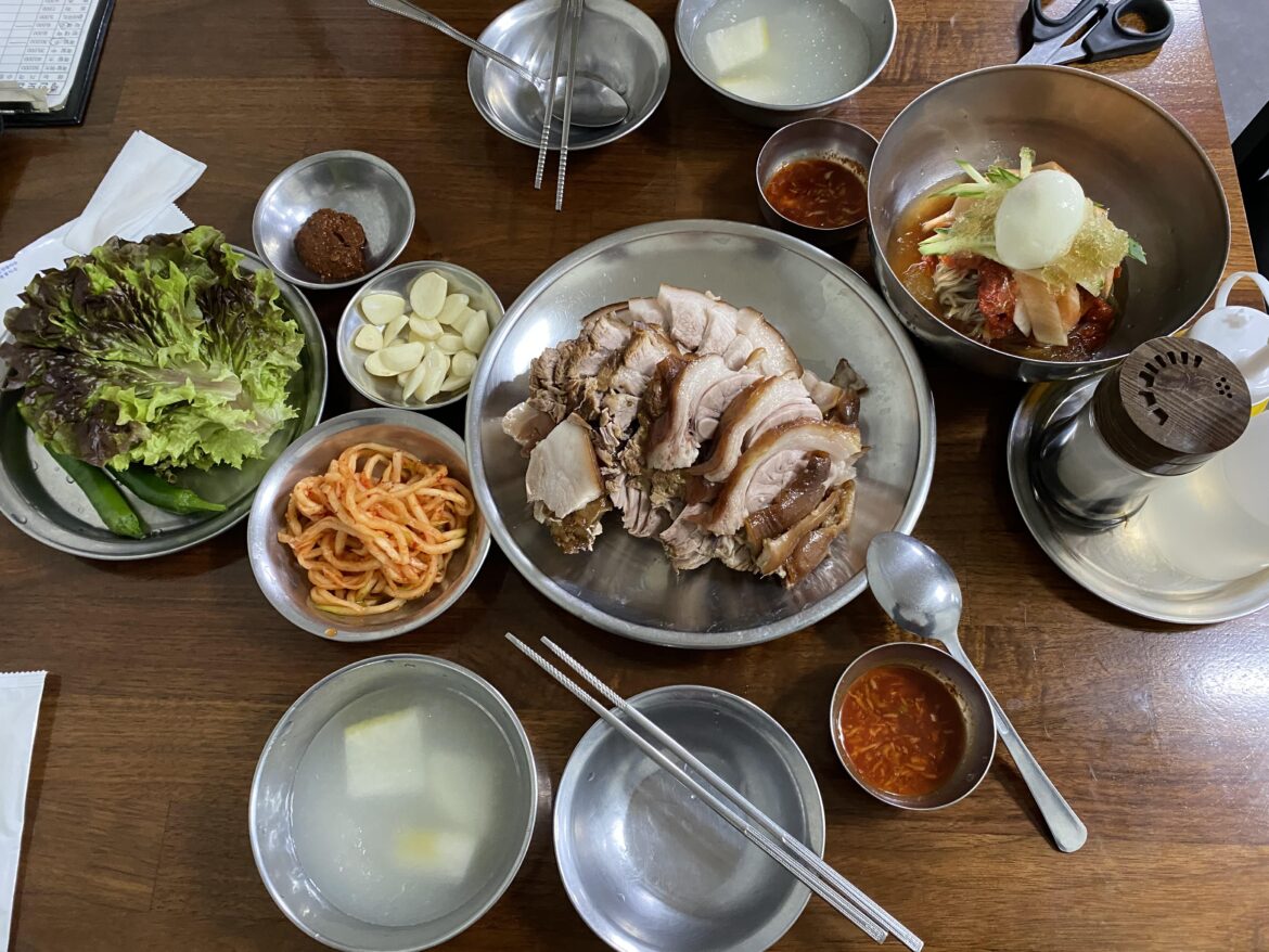 The combination of braised pork feet, vegetables, and cold noodles is always welcome