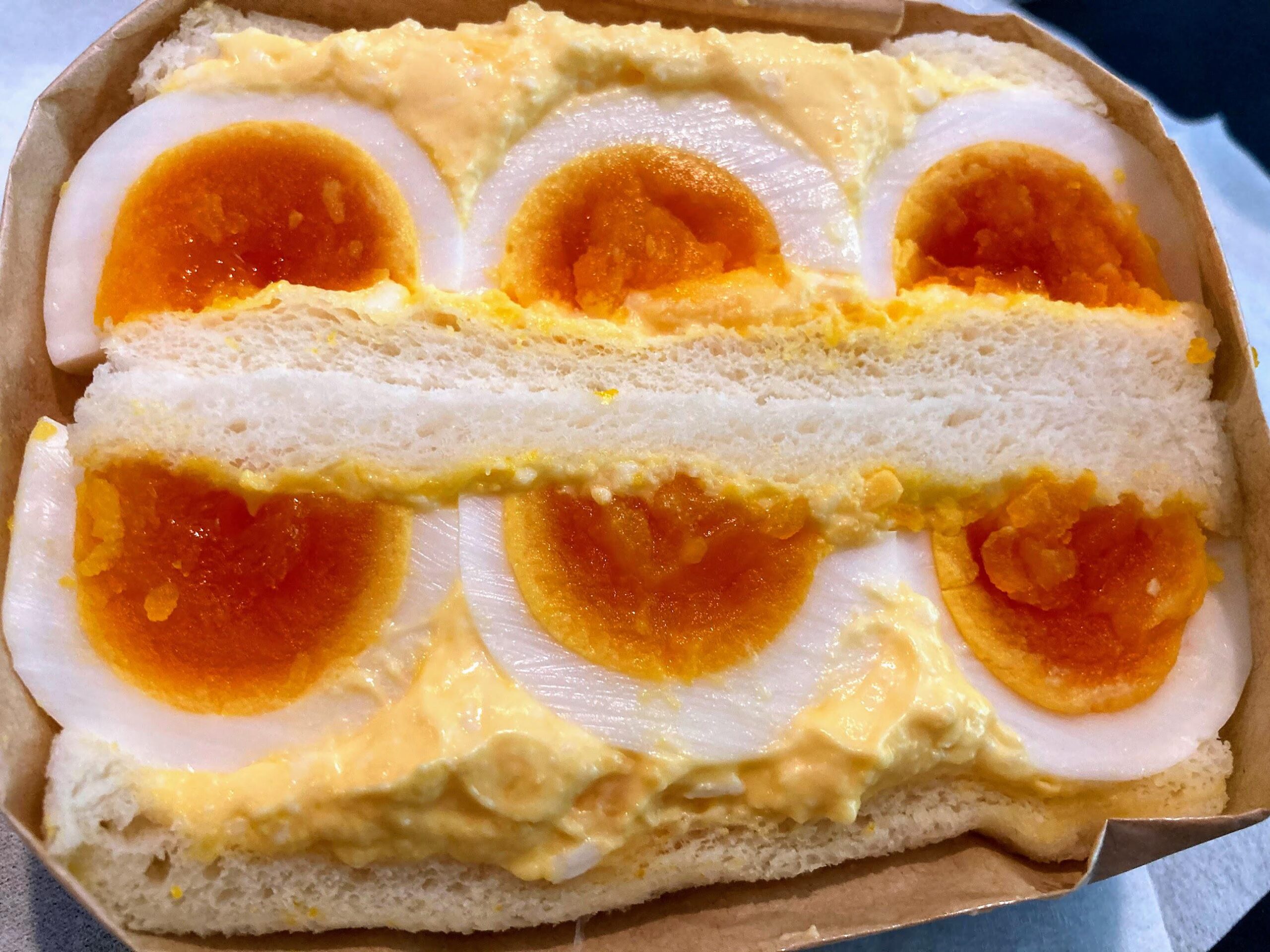 [Homemade]Free range eggs sandwich with dark yokes. All locally sourced