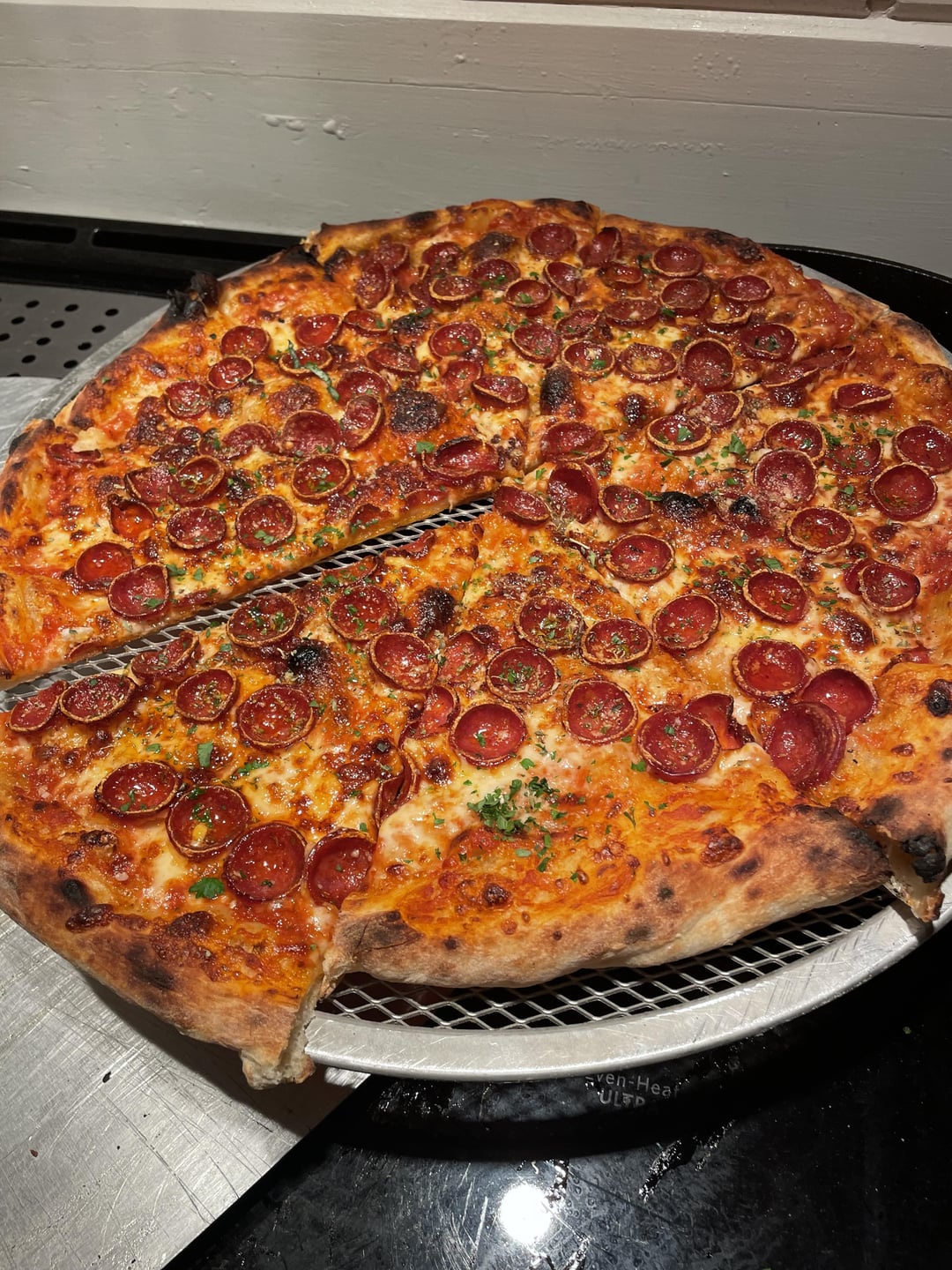 16" NY Style Pepperoni Dining and Cooking