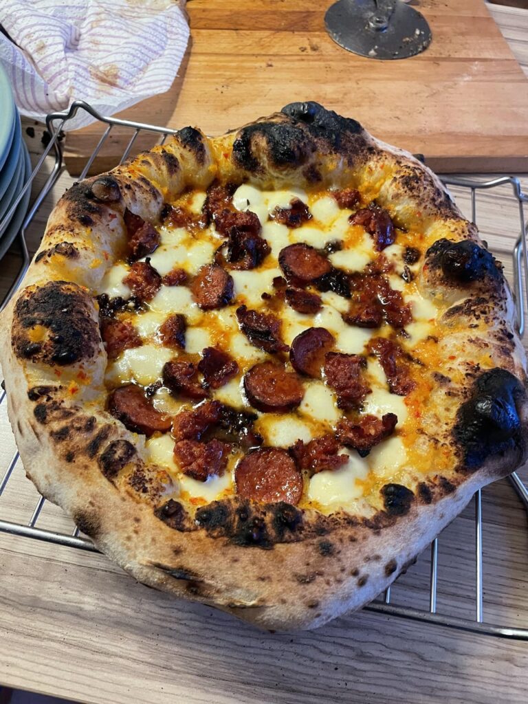 Habanero sauce with spicy Salsicia Pizza