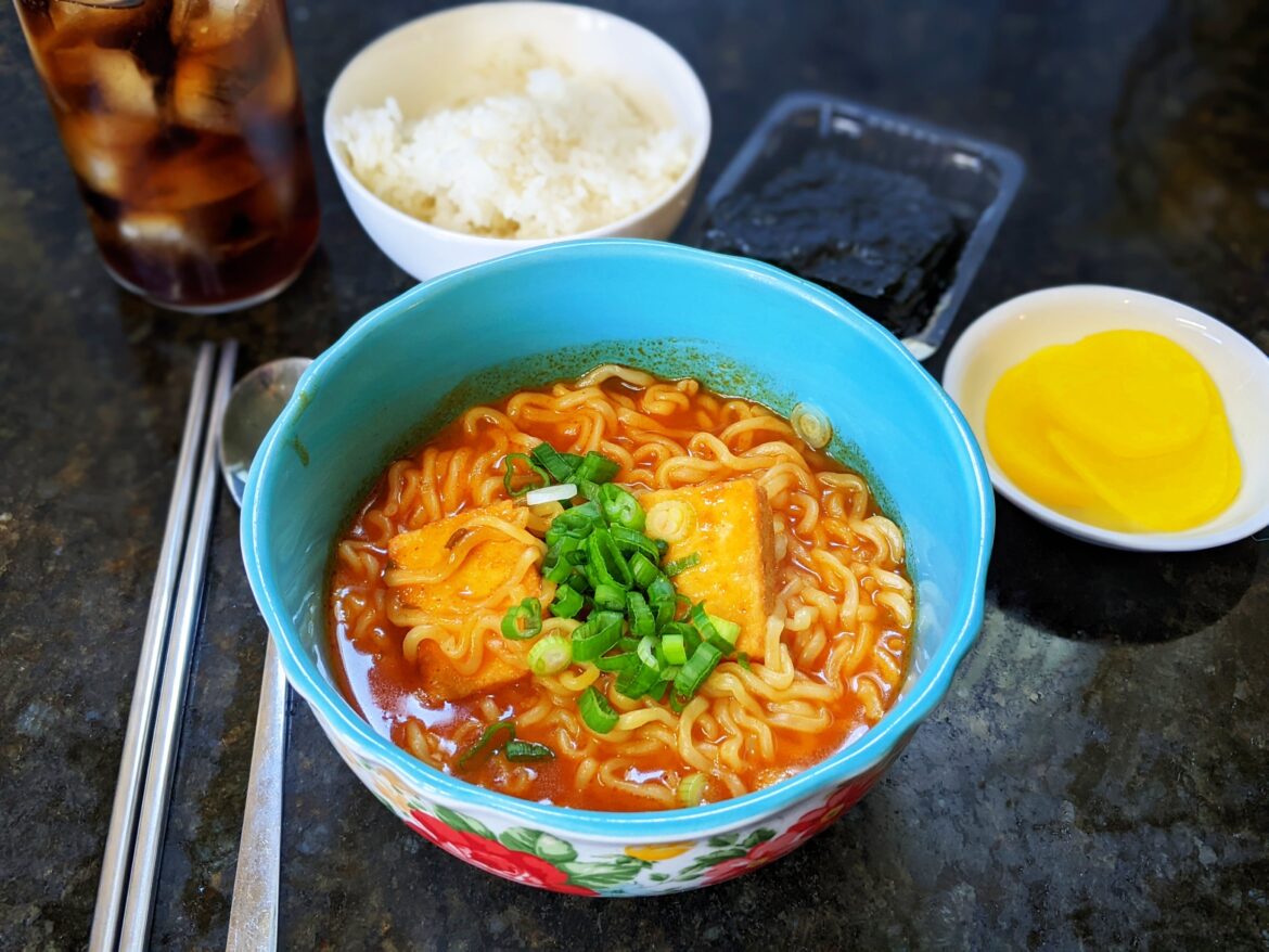 Paldo Rabokki with fish cakes.