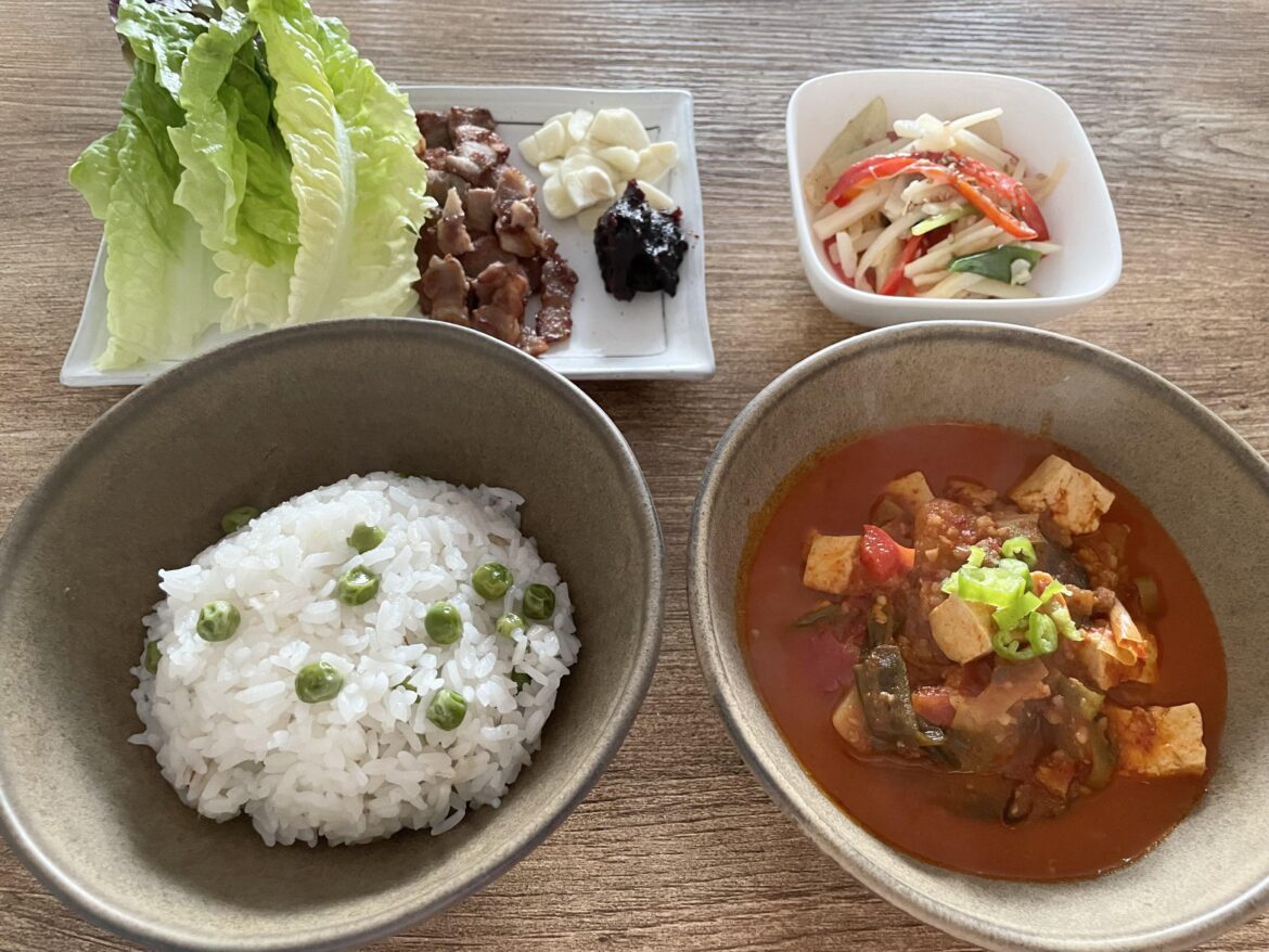 Today’s lunch for husband: Gochujang jjigae, samgyupsal and gamja bokkeum 🌶️
