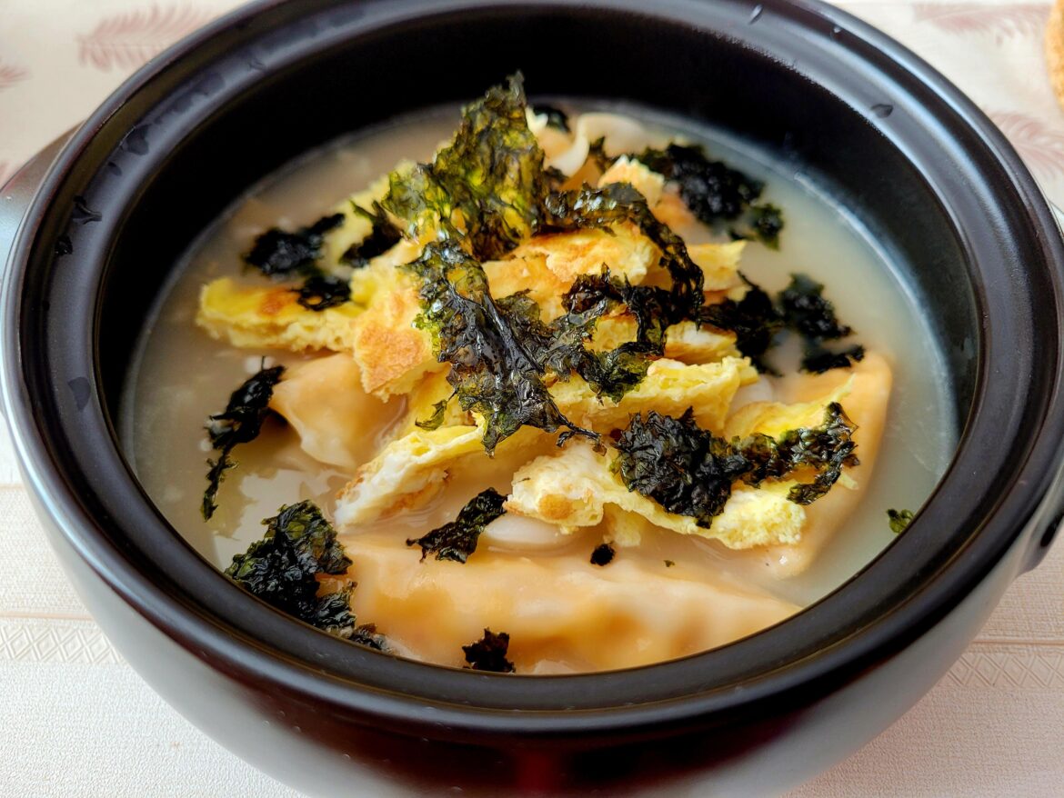 Tried making tteokguk but with kimchi dumplings added