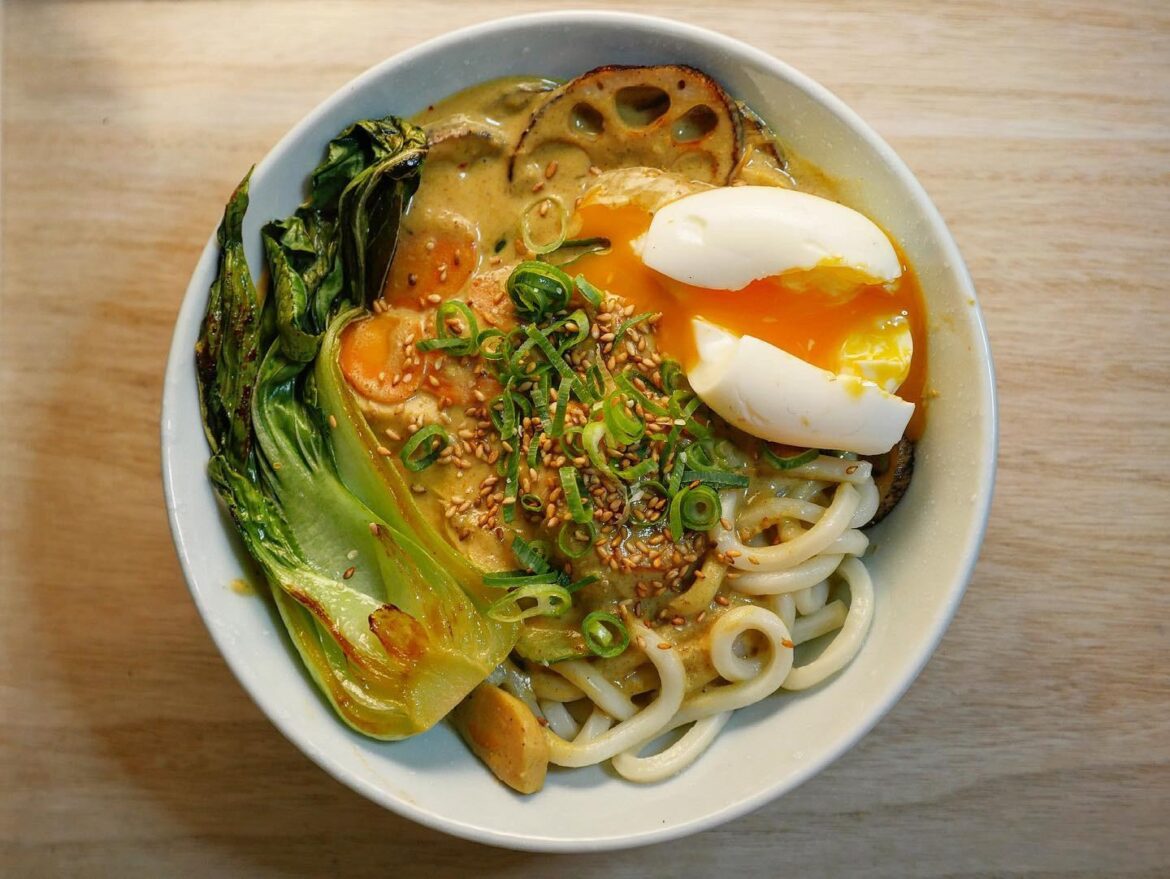 Put an egg on my curry udon.
