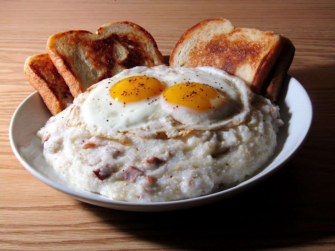 Sausage Garlic Cheese Grits and Skillet toast