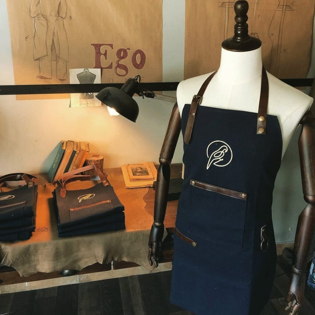 professional and customised aprons for cafe's and restaurants #cafe #coffee