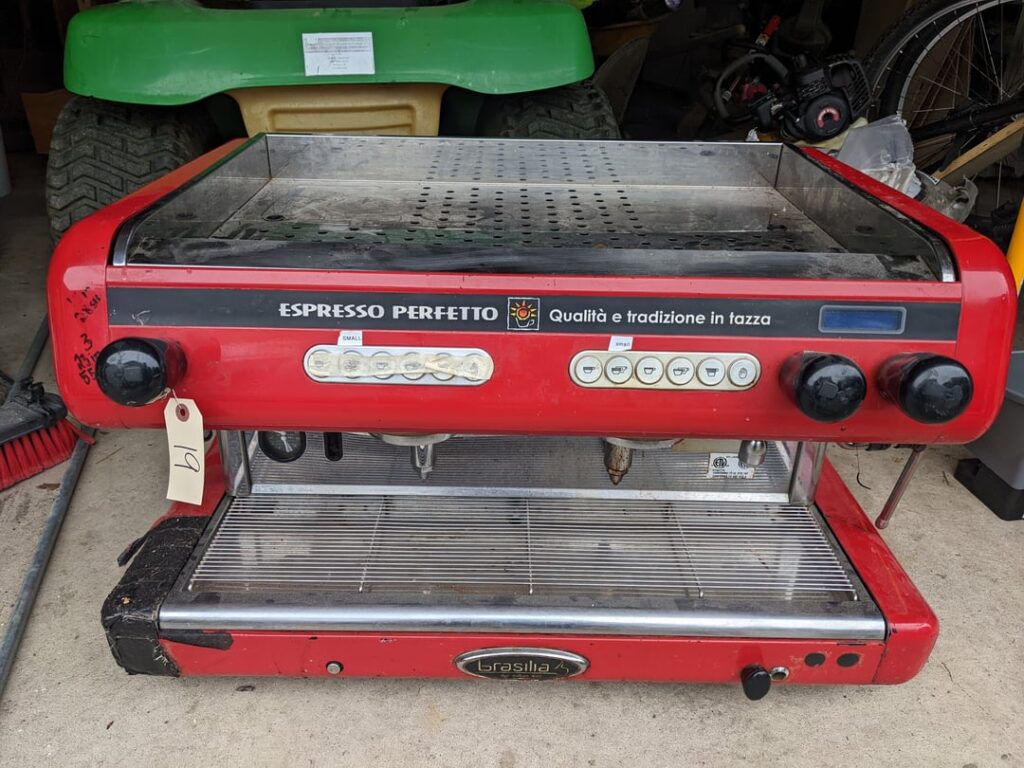 Bought this Brasilia machine to refurbish and experiment with for $500, I think it's a Brasilia Opus. Hope to make a great coffeestation