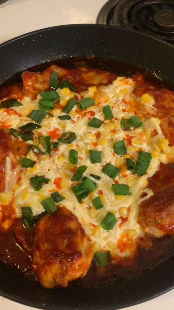 Korean chicken and corn. Too bad I didn't have Tteokbokki.