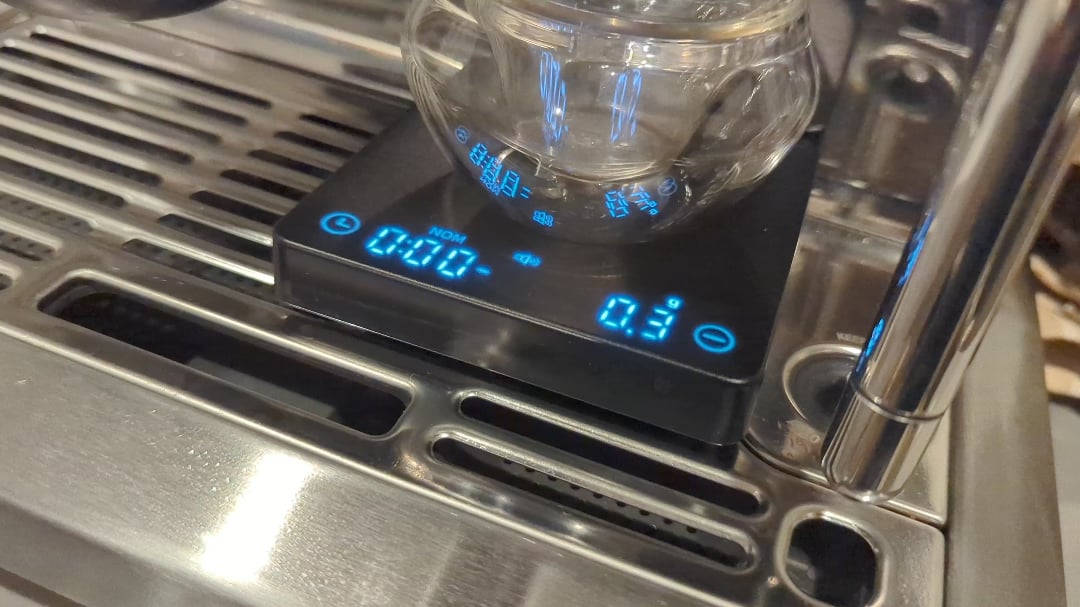 Why does my scale starts going up before coffee even falls? Dining