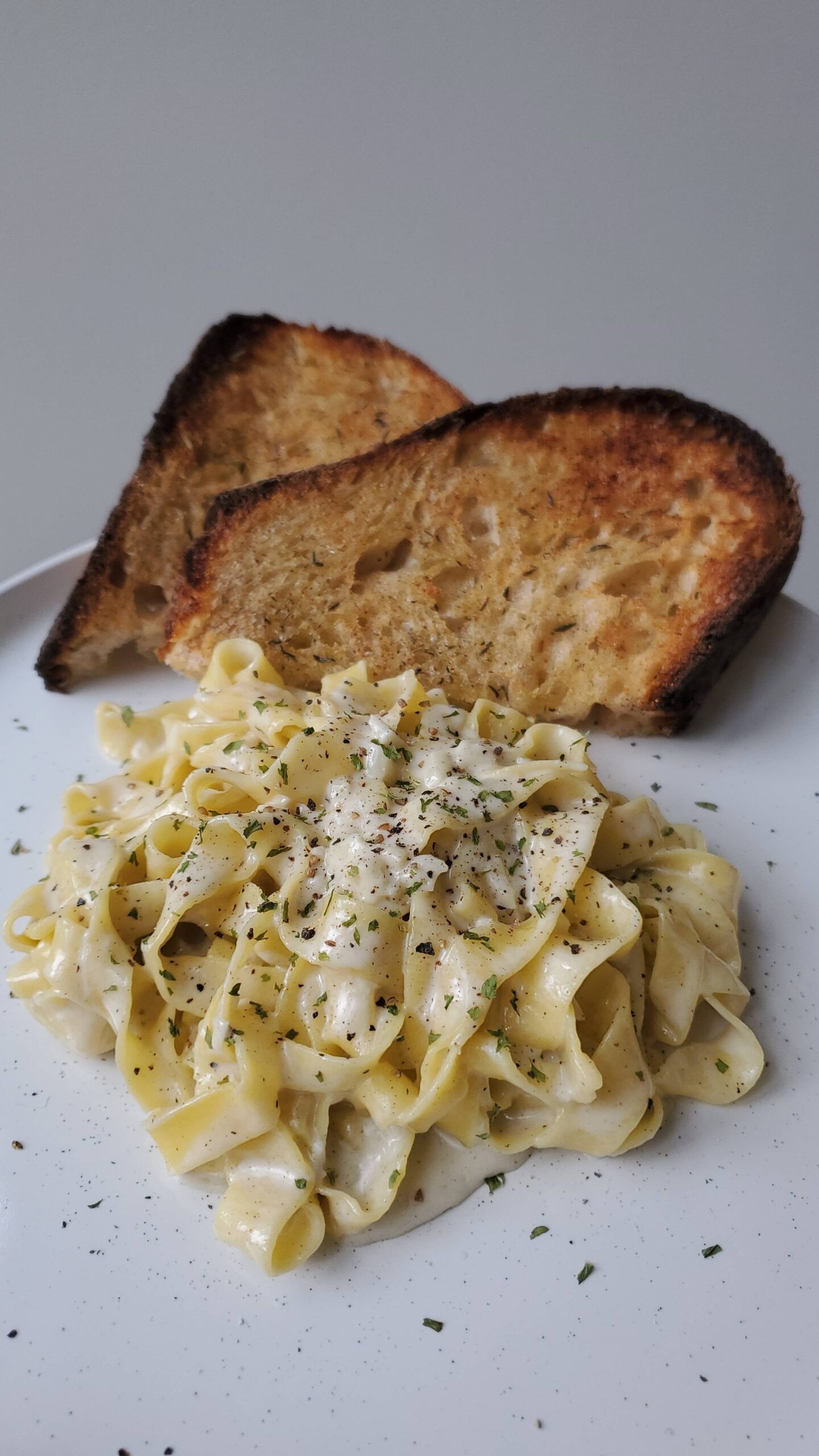 [Homemade] Scratch fettuccine alfredo and garlic sourdough toast