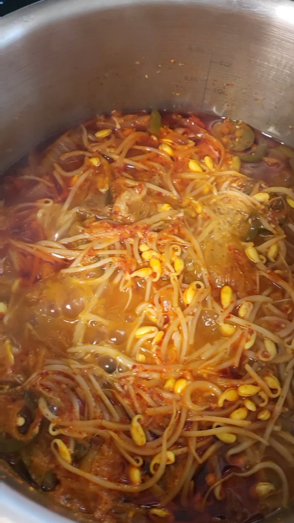 I don't need banchan when I have kimchi jjigae 😋