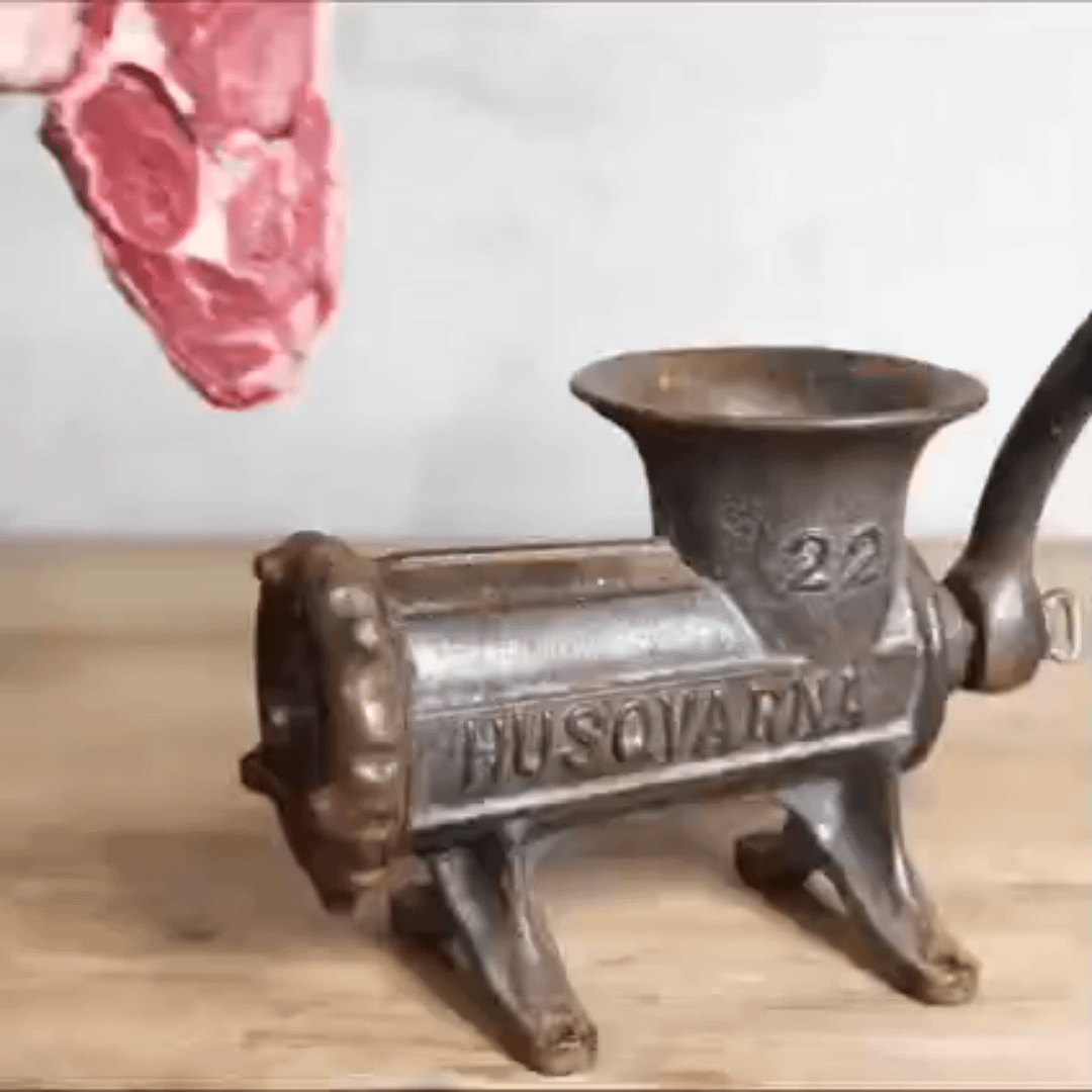 The restoration process of an old meat grinder Dining and Cooking