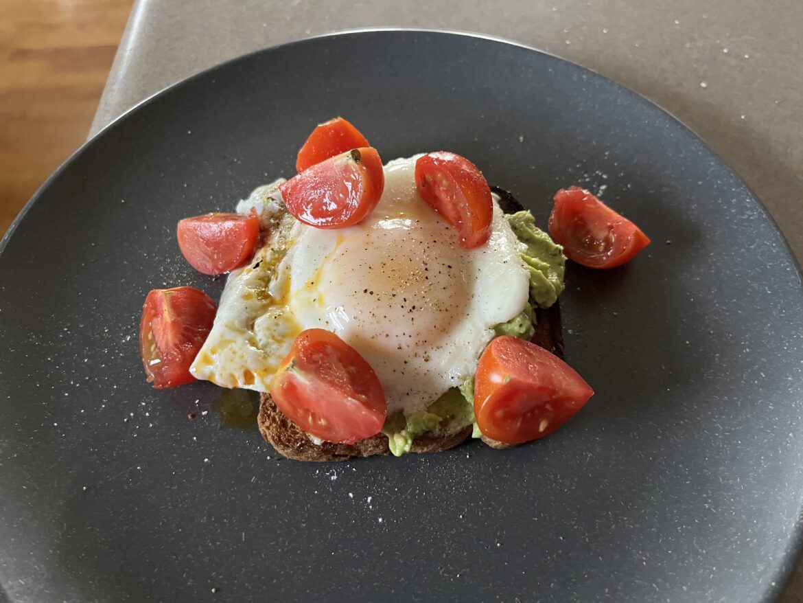 Avocado Toast w/ Egg, tomatoes, chili oil