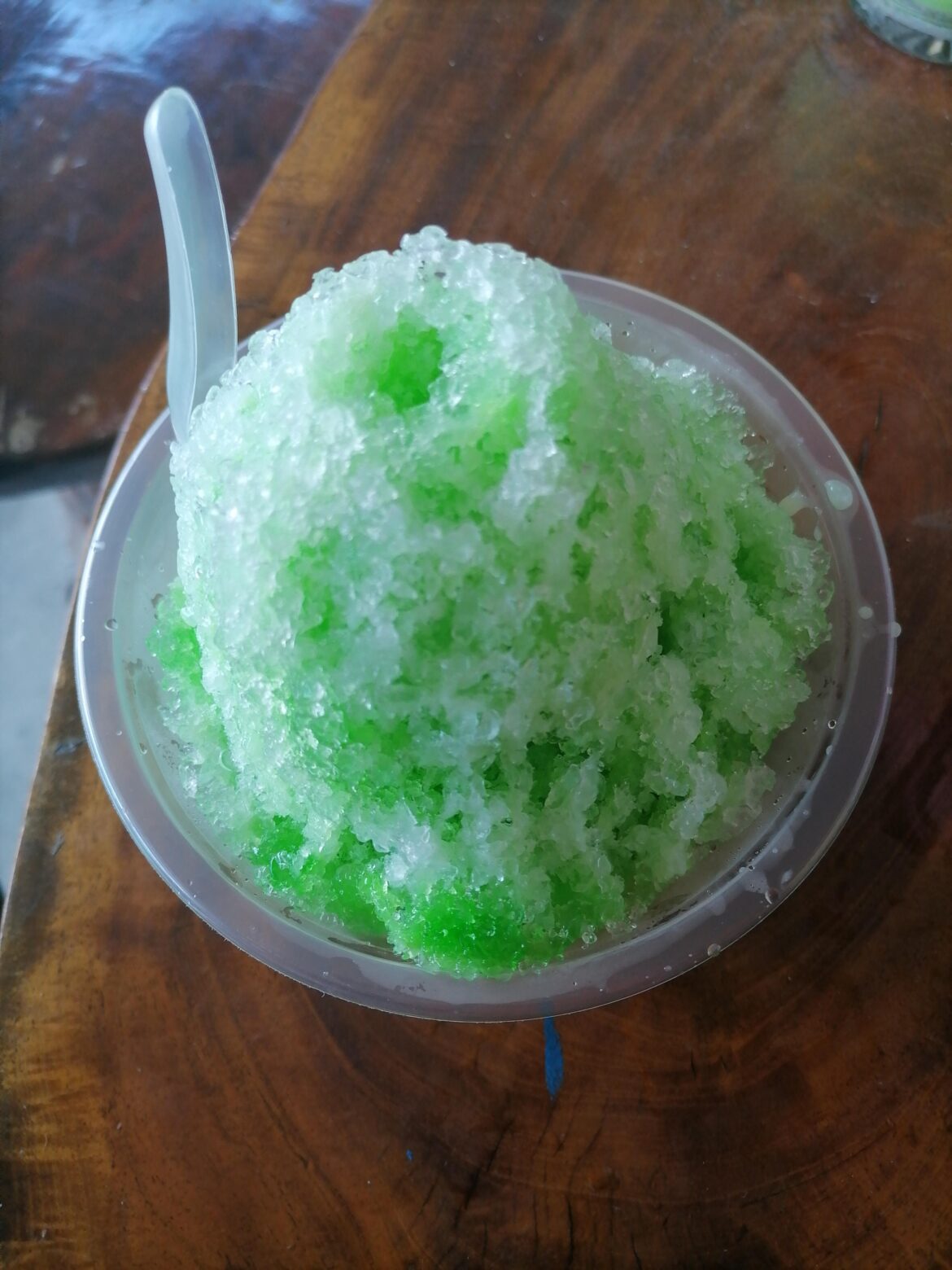 Nothing beat shaves ice in a hot afternoon, especially if you live just north of the equator. (just north of Bangkok)