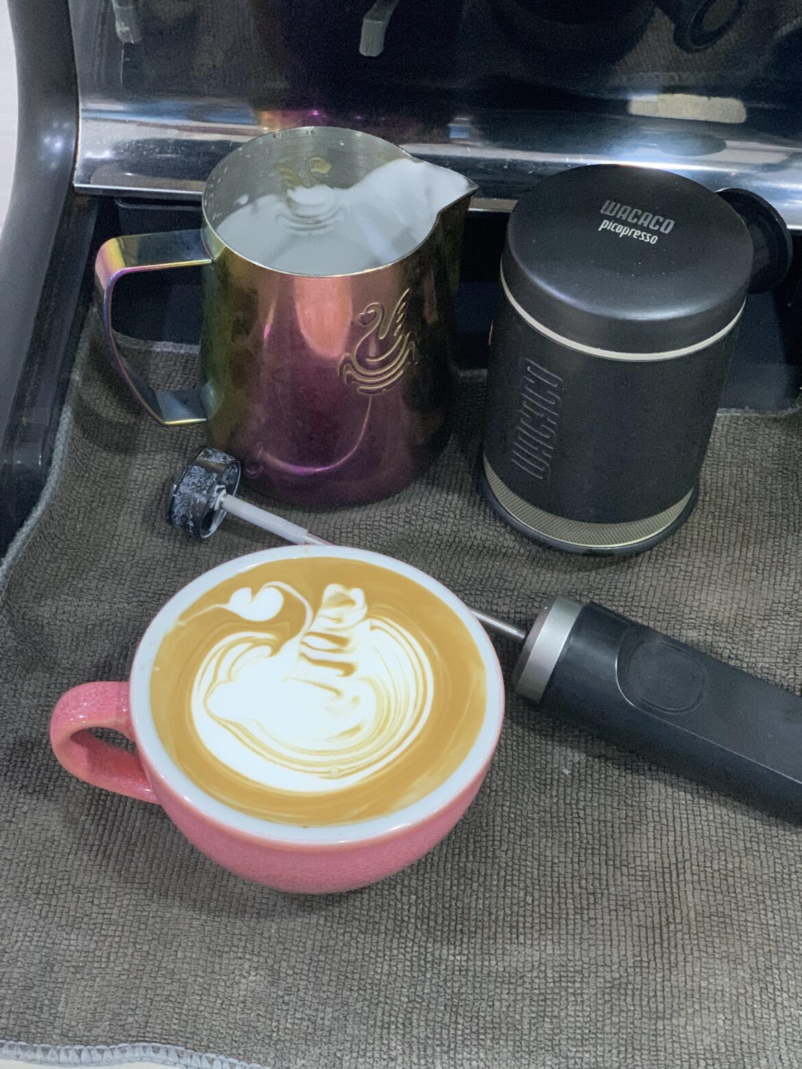 Manual brew swan latte art without machine