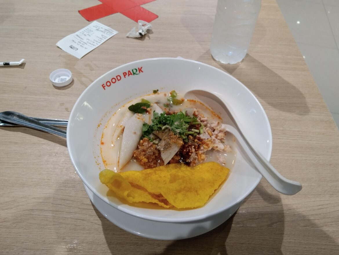 The last time I posted here I got a lot of flack people saying that it was not Street eats. I hope this satisfies everybody 40THB food court.