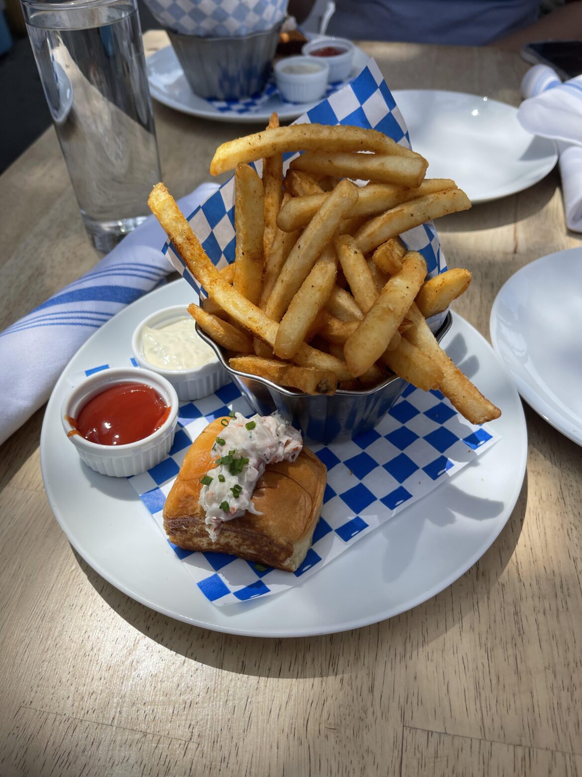 DineLA “lobster roll”