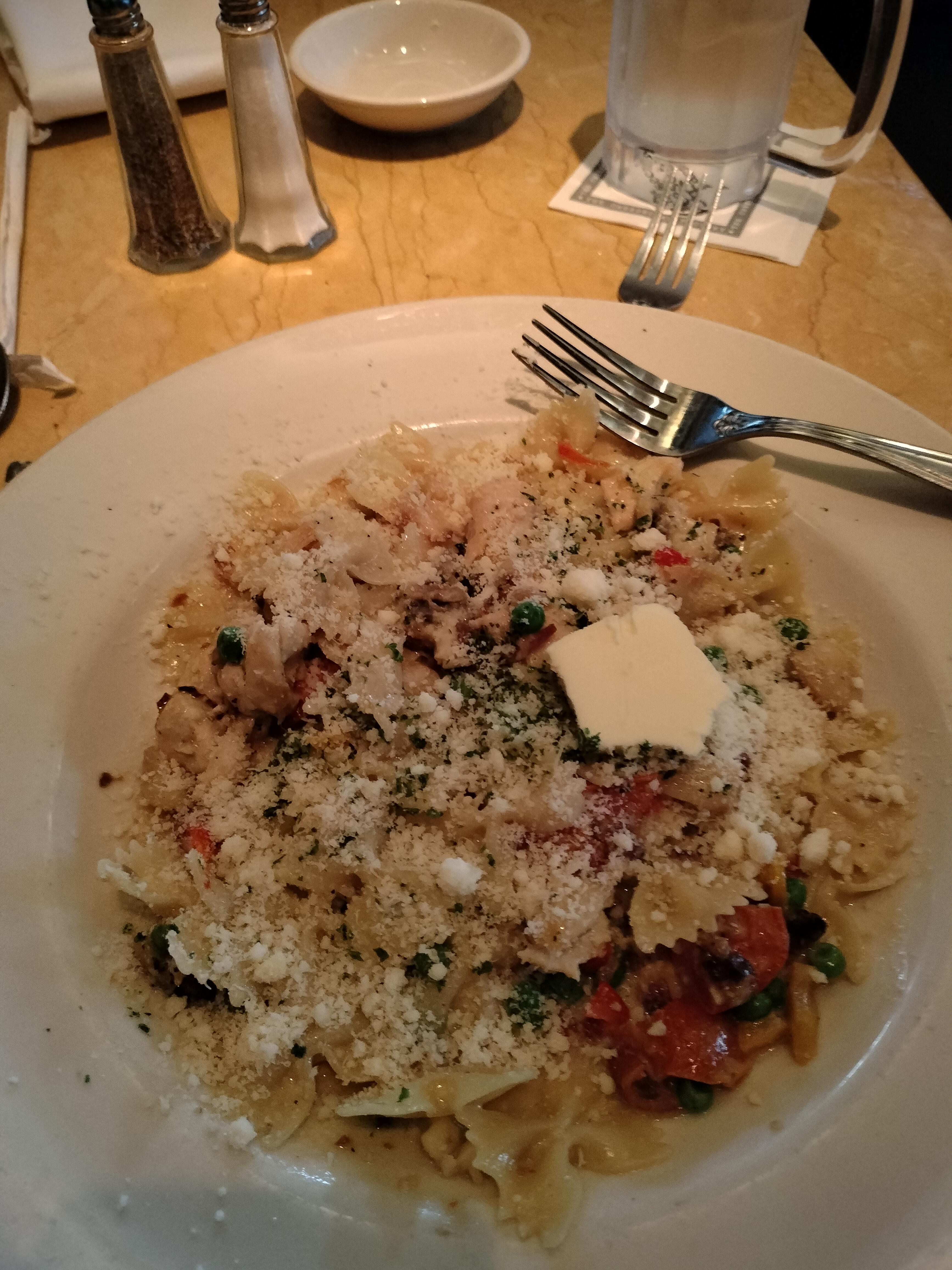 farfalle with chicken and roasted garlic from cheesecake factory
