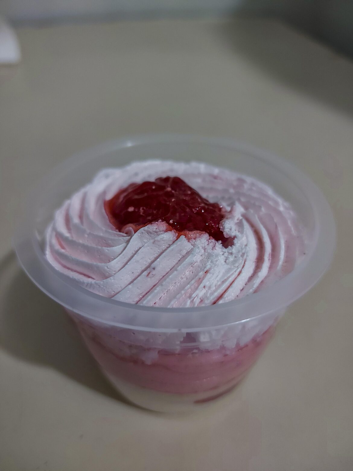 Summer strawberry cake cup