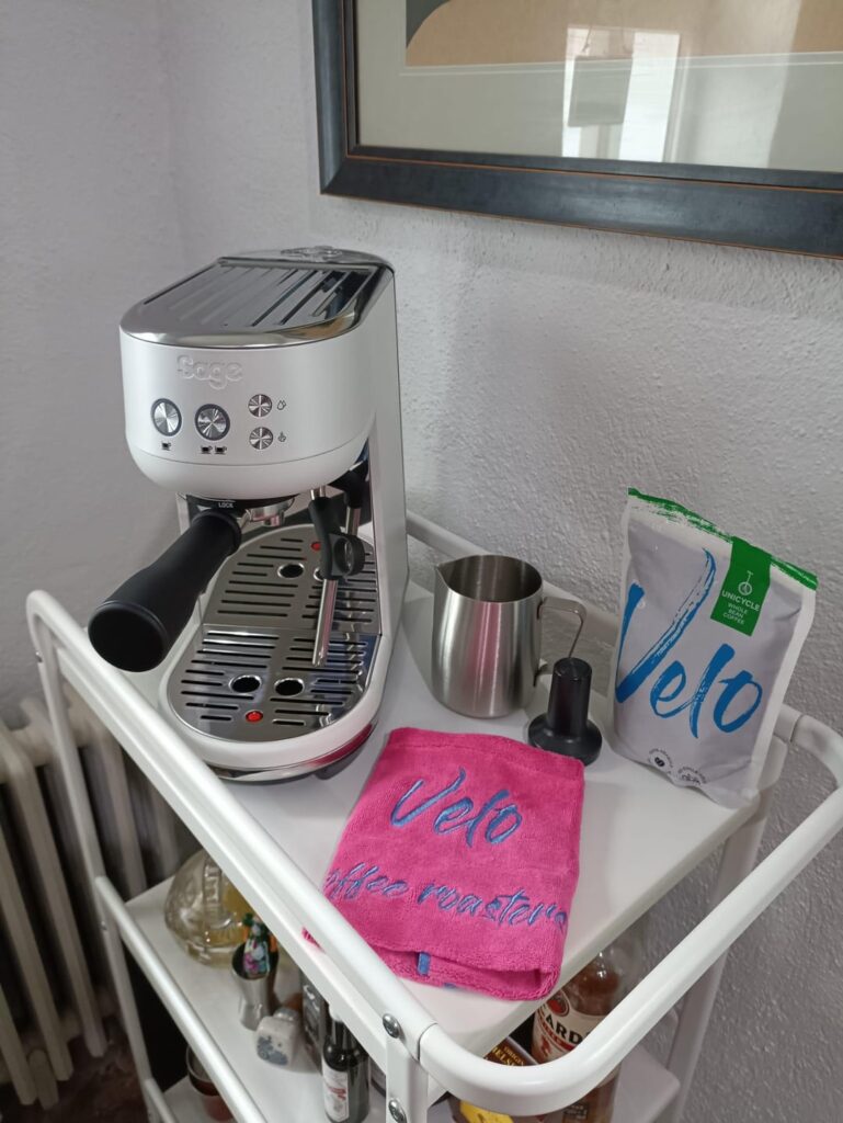 My friend’s minimal coffee setup in Ireland. Thought you guys might want to have a look.