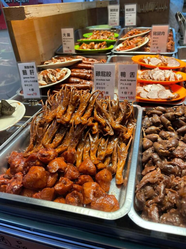 English for 雞屁股 reads "chicken tail" when actual translation is "chicken butt", clever tourist marketing in Taiwan