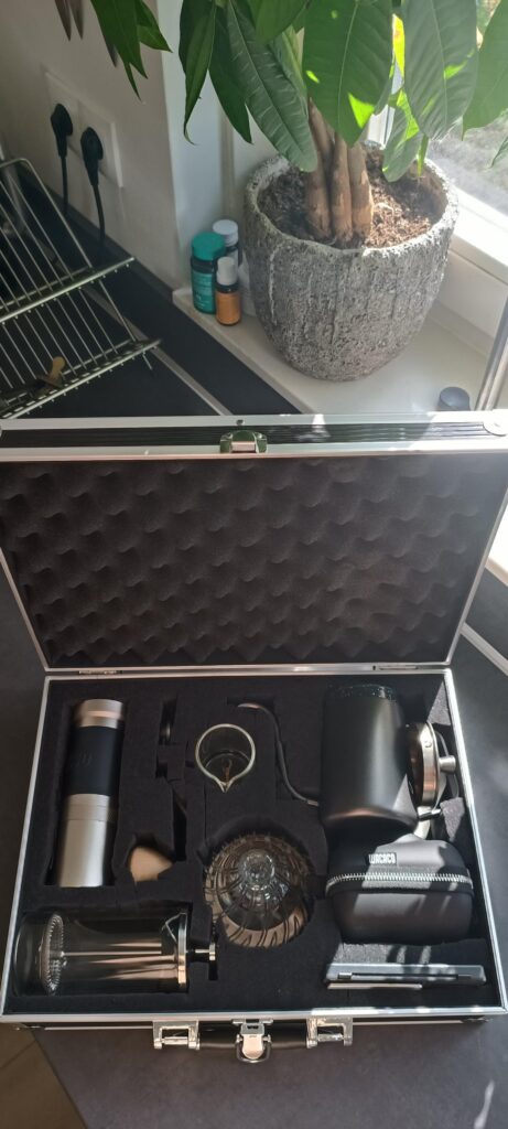 travel kit. total weight 4.5 kg. it's for camping, not air travel.