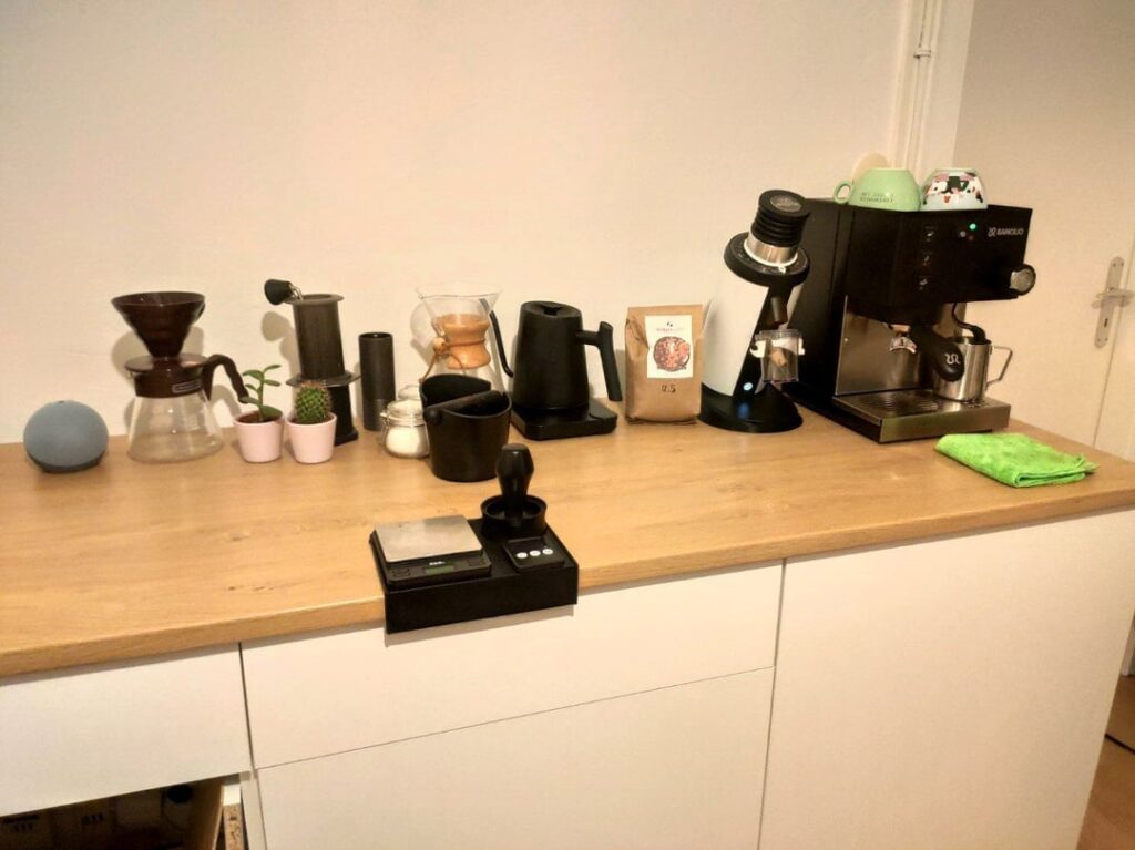It's missing decorations, but finally been able to put all my coffee things in one place!