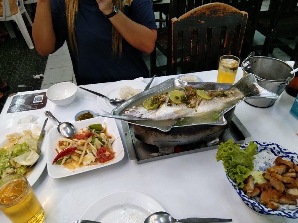 last night's dinner. there's this beautiful little restaurant on the corner on Hua Hin that I always go to. this is what we had last night along with a couple of Leo beers. walk home feeling very happy and full. 1128bth for the entire meal including the beer.