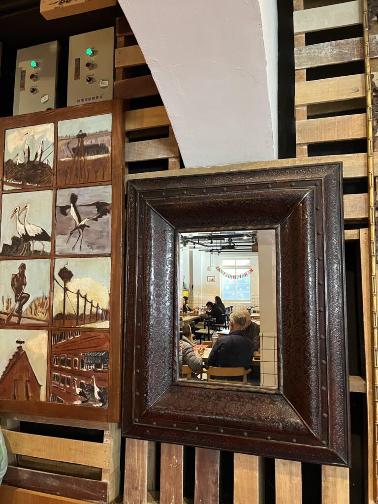 What do you think about this layout of cofffee restaurants?