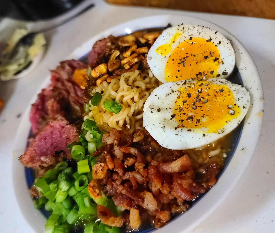 Steak Ramen w/ Bacon & Fried Garlic Dining and Cooking