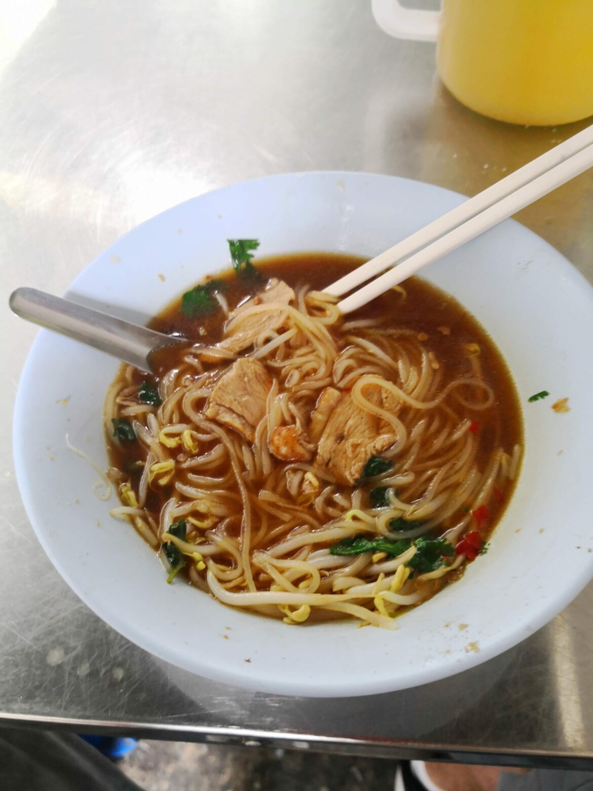 Kuay teaw ped toon (Duck noodle soup), Phra Sumen Rd, Bangkok. Summer 2019