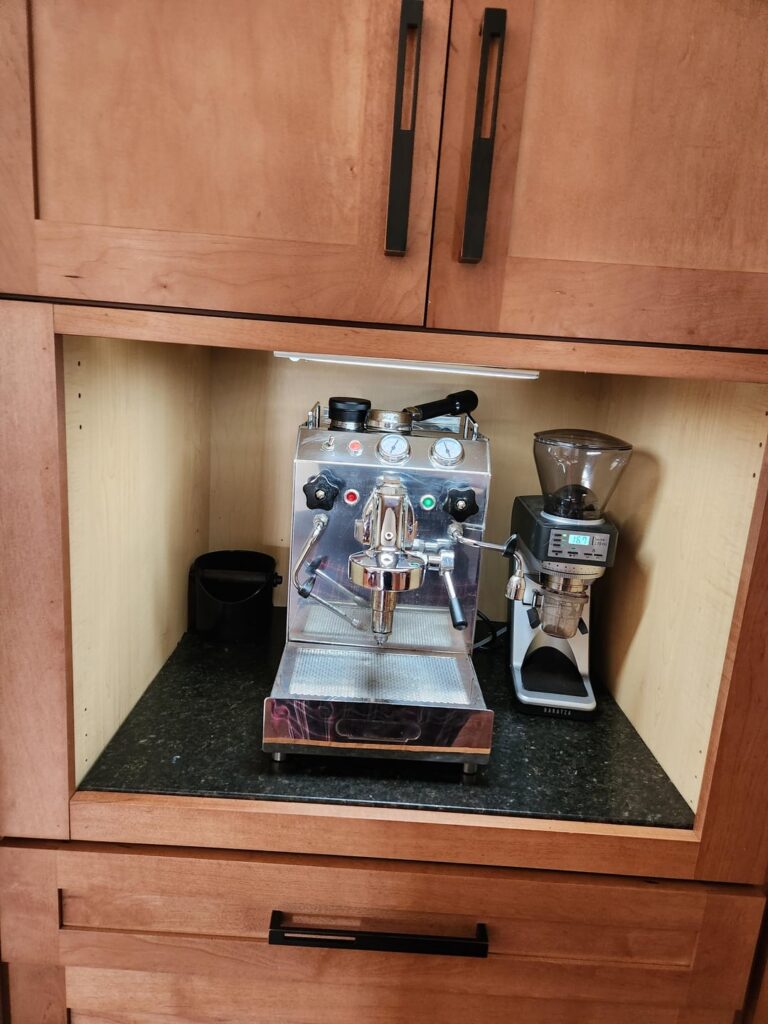 Coffee station in New home. 20 yo Isomac Tea, slightly newer grinder.