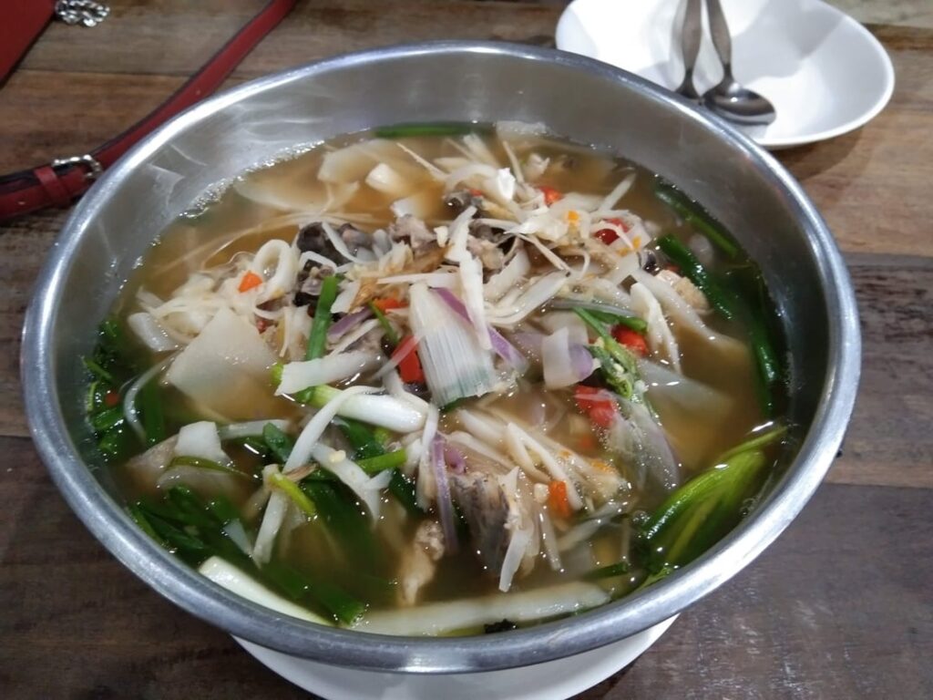 Went back last night to LADYBOY CAFE. thought I would show you what we had. can't tell you what they are called, I order by the photos. all was very delicious. The total bill for two was 530 THB not bad for a great dinner for two in Khon Kaen Thailand. 530 = $15.94